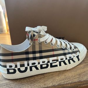 Burberry
Larkhall Vintage Check Canvas Sneakers